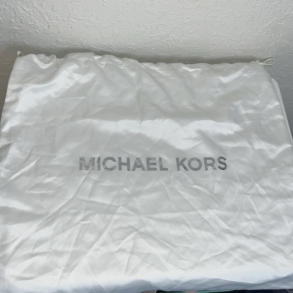 Michael Kors Saffiano Leather Crossbody Bag w/ dust bag - Picture 6 of 10